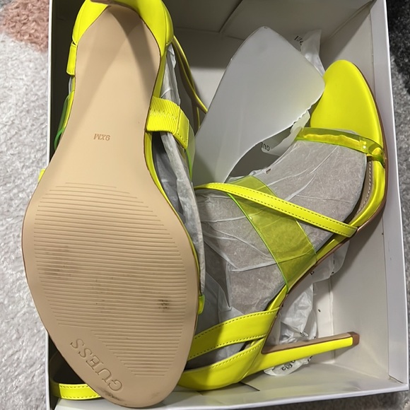 NEW - Guess Highlighter Yellow Felicia Ankle Strap Sandal - Picture 7 of 7